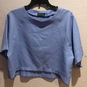 Astr flowy crop shirt.